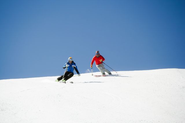 Image: group ski courses for adults