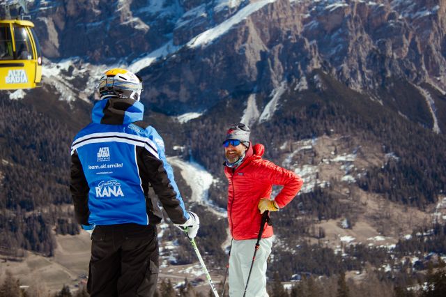 Image: group ski courses for adults