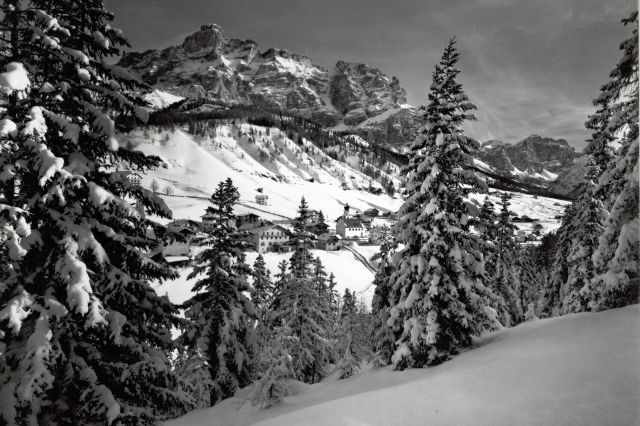Image: the first Ski School in San Cassiano