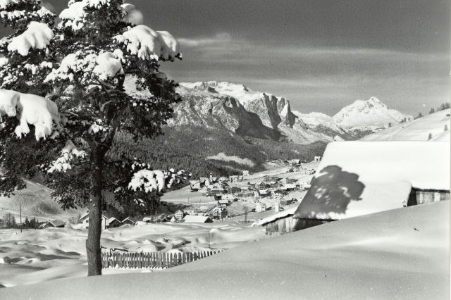 Image: the first Ski School in San Cassiano