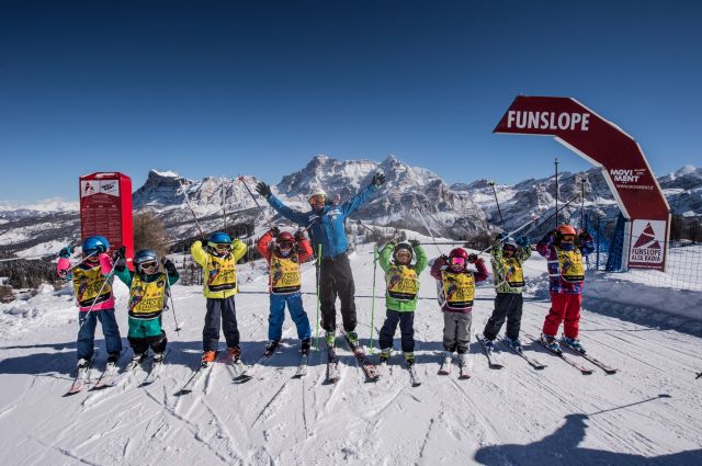 Ski group courses in Alta Badia Image: Ski group courses